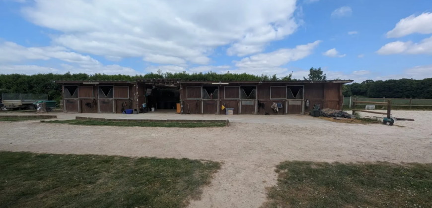 Écurie privée entre Évreux et Damville