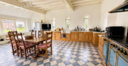 Haras de 11ha avec plusieurs logements/gîtes Haras de 11ha avec plusieurs logements/gîtes